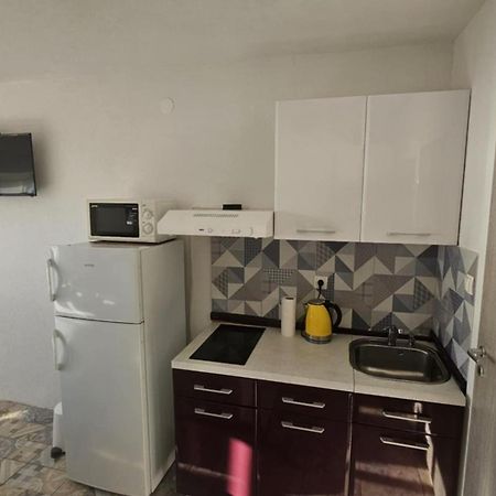 Bajo Apartmany Podgora Exterior photo