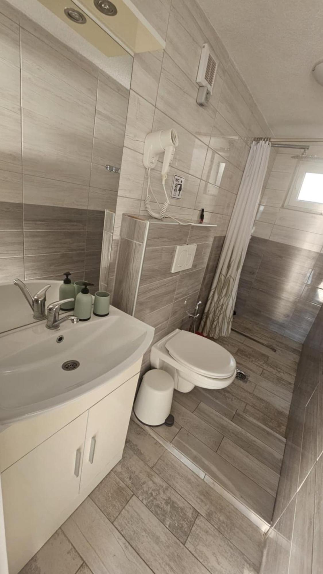 Bajo Apartmany Podgora Exterior photo