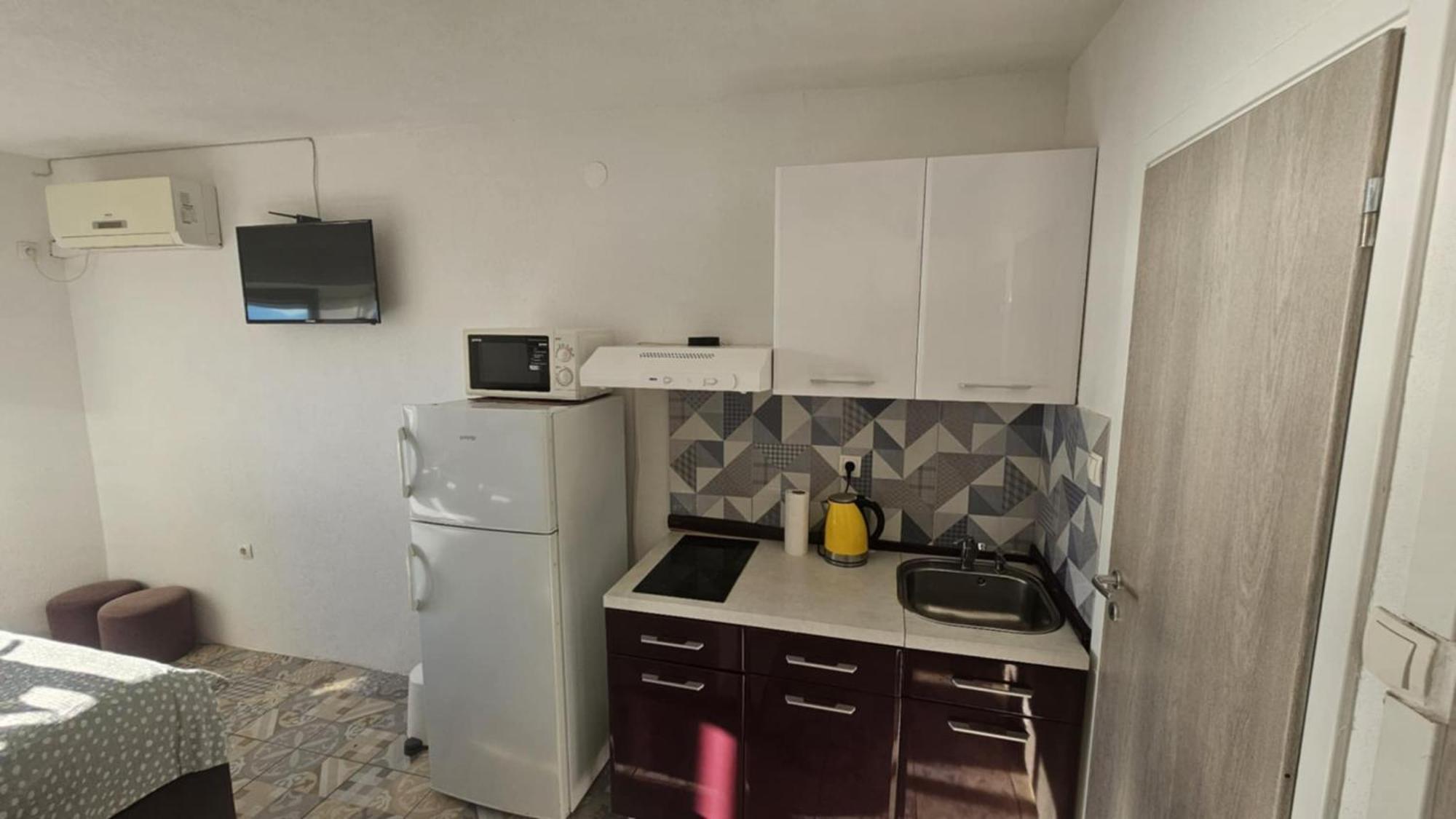 Bajo Apartmany Podgora Exterior photo